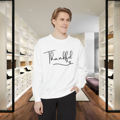 Thankful Sweatshirt - Cozy Unisex Garment with Inspirational Vibe,